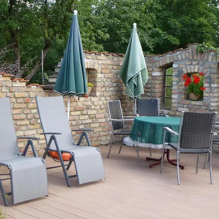 Apartament In Mit Grossem Garten By Interhome