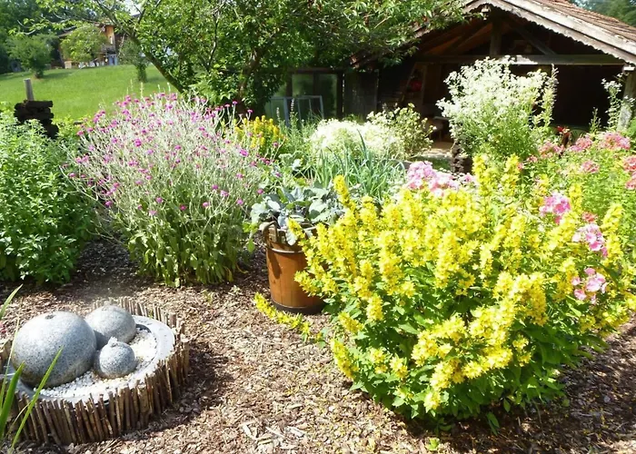 In Mit Grossem Garten By Interhome Lägenhet